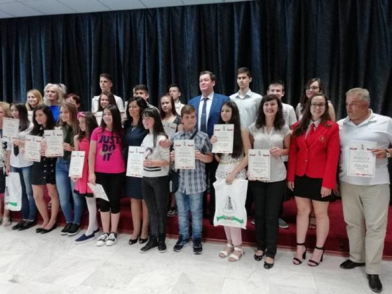 Награди за СУ „Николай Катранов“ от Националния ученически конкурс “Не се гаси туй, що не гасне”
