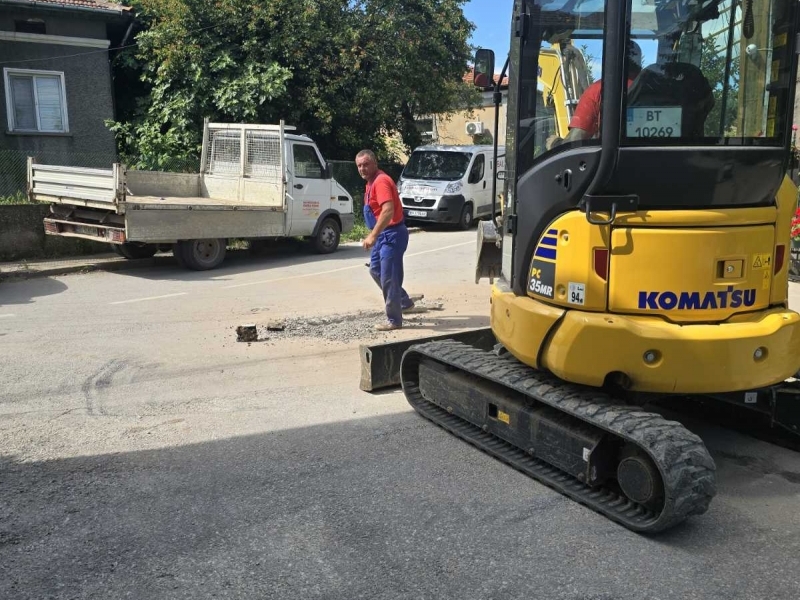 Стартираха аварийни дейности по подмяна на водопровода на улица „Княз Черказки“ в Свищов 