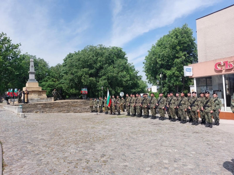 Денят на храбростта и празника на Българската армия тържествено беше отбелязан в Свищов 
