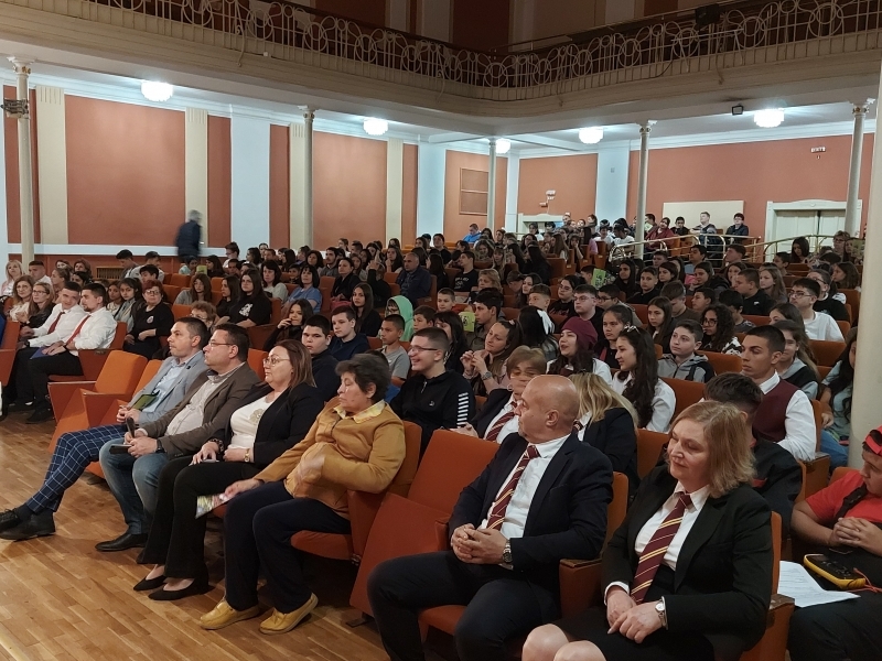„Панорама на образованието – Свищов 2025“ събра седмокласници, учители и представители на местната власт в подкрепа на информирания избор след 7 клас 