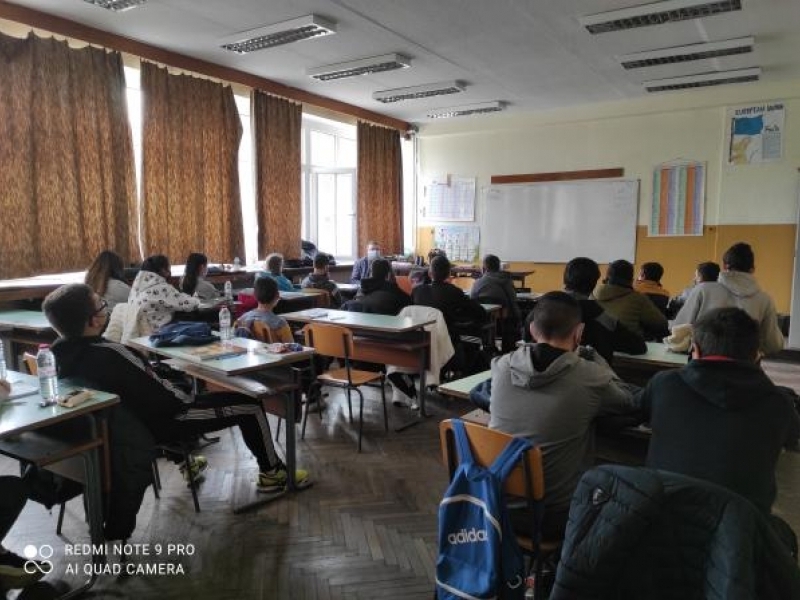 Кметът на община Свищов Генчо Генчев посети  СУ „Цветан Радославов“, за да проведе среща с учениците от 4 и 8 клас 