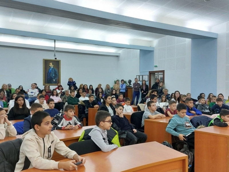 Местната комисия за борба срещу противообществени прояви в Свищов награди 32 деца с добри сърца 