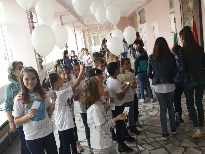 В СУ „Димитър Благоев” – гр. Свищов учениците от III-ти „б“ клас отбелязаха Международния ден на толерантността