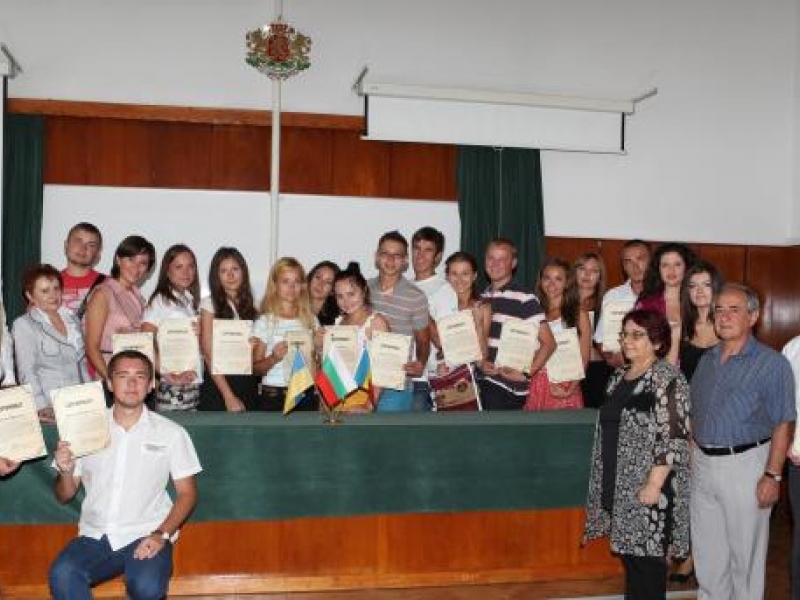 Студенти от 6 чуждестранни университета се обучаваха в „Лятно училище 2012” на Стопанска академия 