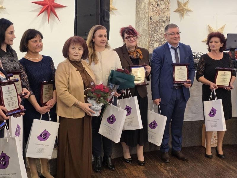 Директорът на СУ „Николай Катранов“ бе награден от Синдиката на българските учители 