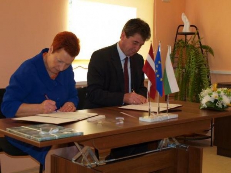 Свищов и Лудза подписаха договор за сътрудничество