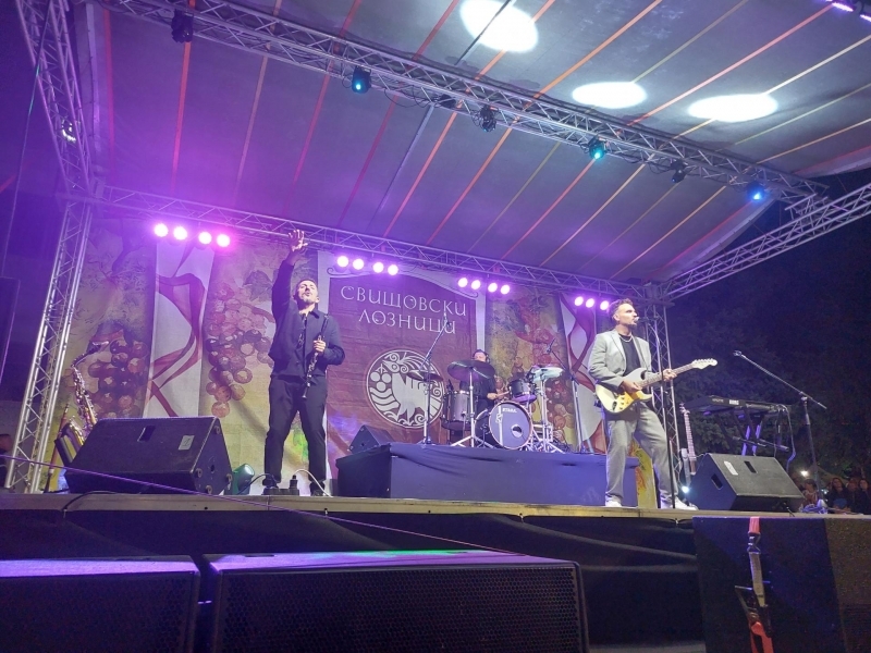 Кметът на Свищов официално откри празниците на града "Свищовски лозници"    