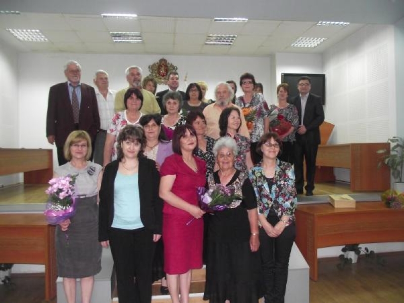 Наградиха изявени учители и  културни дейци по повод 24 май