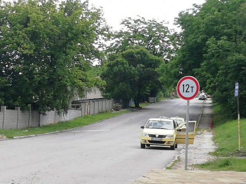 Нови забранителни знаци извеждат тежкотоварния трафик извън централната част и основните улици на Свищов