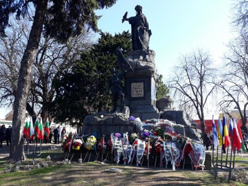  В Свищов тържествено бе отбелязан Денят на българската Свобода