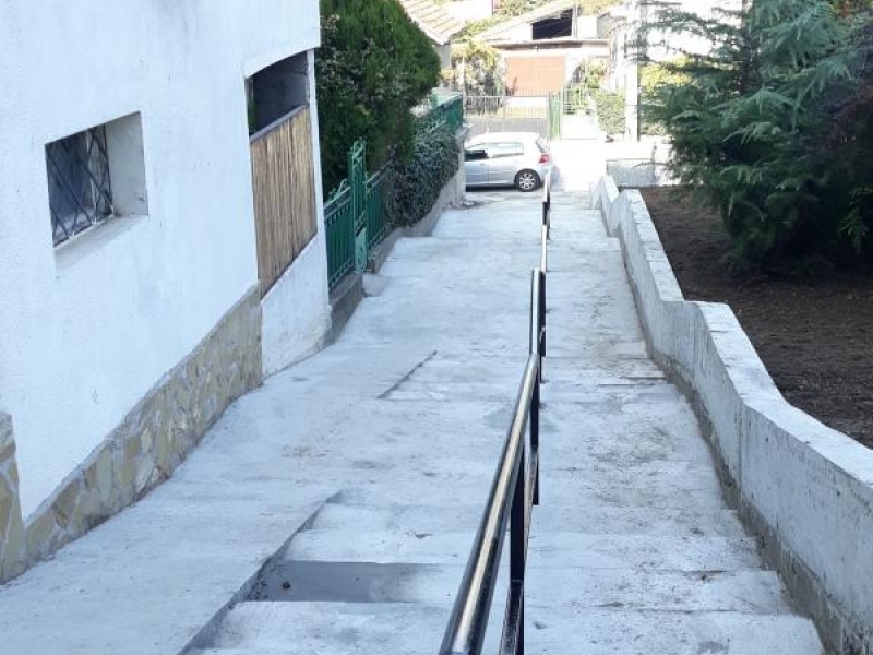 Приключиха ремонтните дейности на стъпалата свързващи ул. „Черни връх“ и ж.к. „Рила“ 6 в Свищов