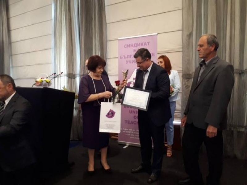 Директорът на СУ „Николай Катранов“ Генади Иванов бе удостоен с   наградата на СБУ „Директор на годината“