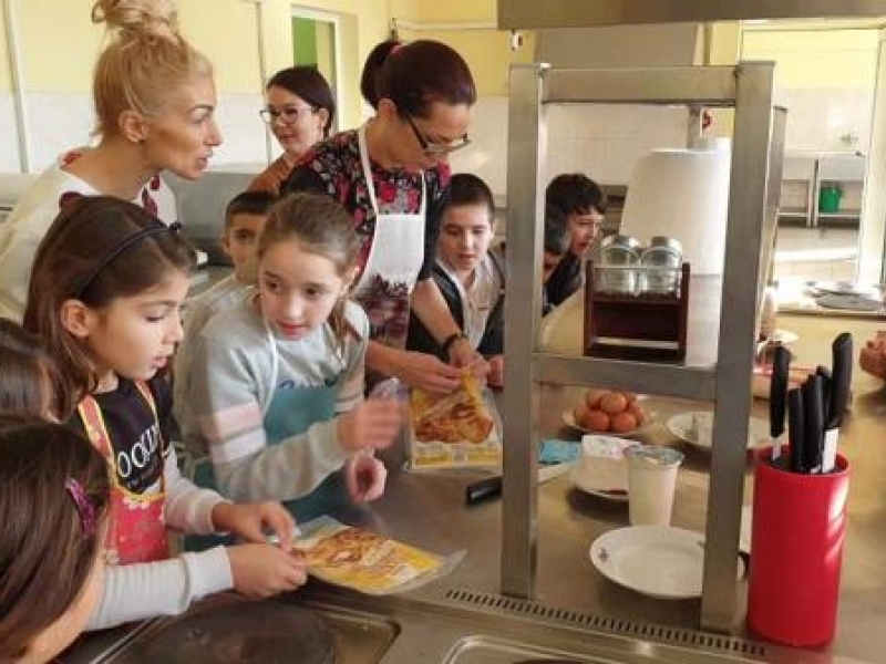 Коледна кулинарна работилница се проведе в СПГ „Алеко Константинов” – гр. Свищов