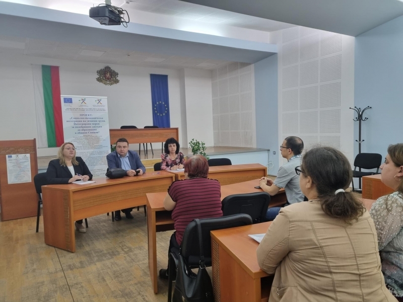 От първите дни на месец юни Община Свищов осигурява заетост за 14 лица успешно преминали професионални обучения 
