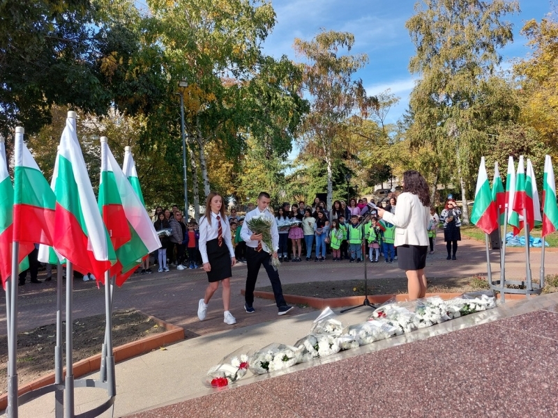 Свищов отбеляза Деня на народните будители 