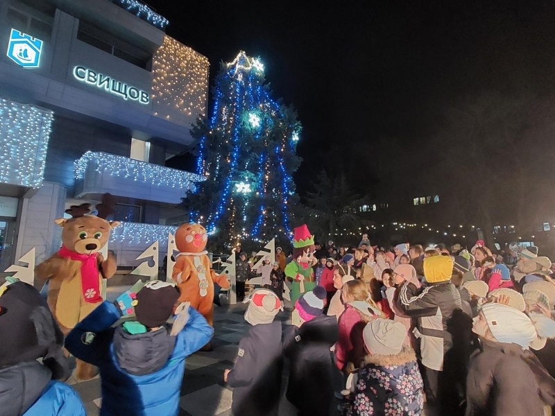 Коледните светлини грейнаха в  Свищов 