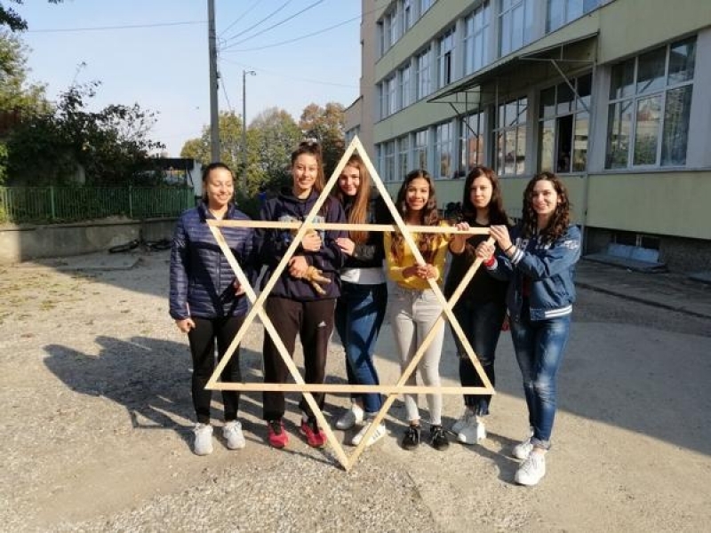 Ученици от СУ „Николай Катранов” участват в международен проект за Холокоста