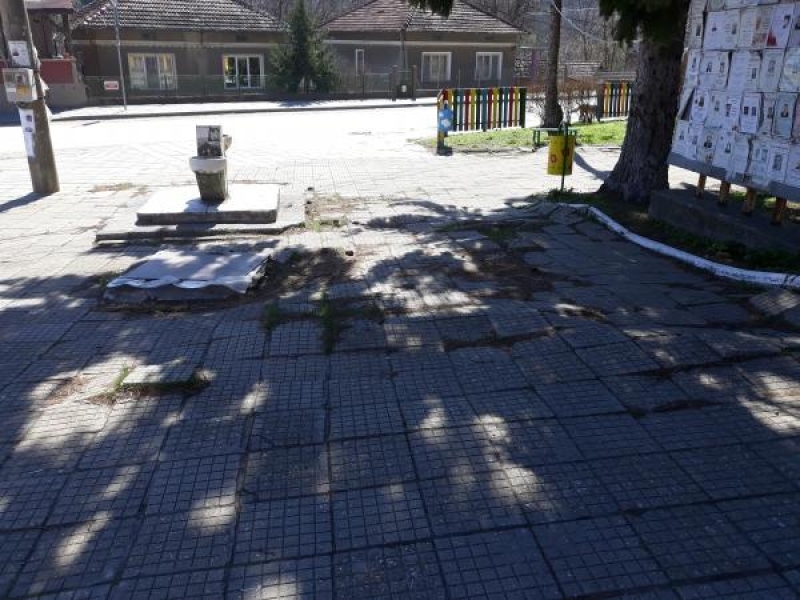 В свищовското село Българско Сливово бе открит обновения централен площад
