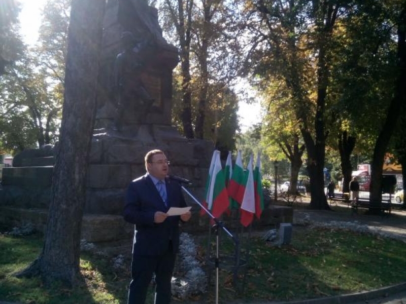 С едноминутно мълчание в памет на загиналите за независимостта и свободата на България отбелязаха в Свищов 22 септември