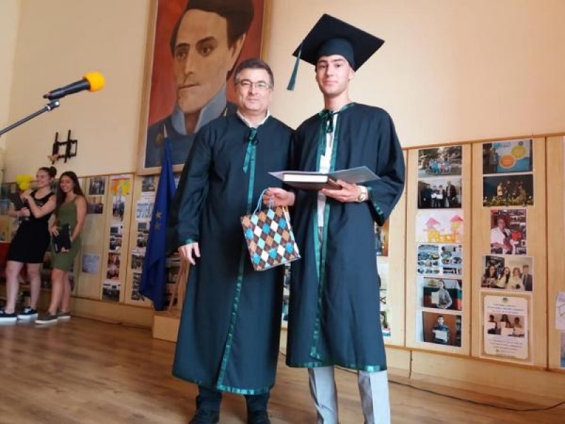 Випуск 2019 на СУ „Николай Катранов“ се дипломира с 20 отличници и най-висок резултат на втортата матура в областта
