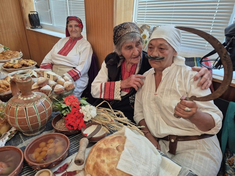 42-ма участници се включиха във фестивал на българската погача в свищовското село Овча могила 