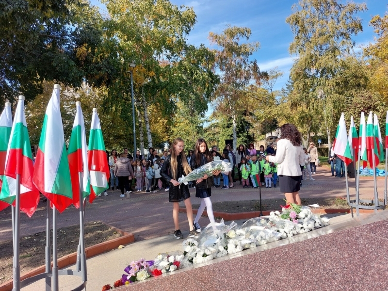 Свищов отбеляза Деня на народните будители 