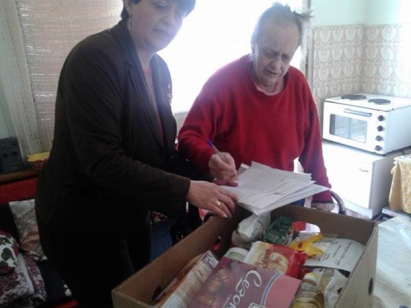 Кампанията "Великден за всеки" зарадва седем лица и семейства от община Свищов 