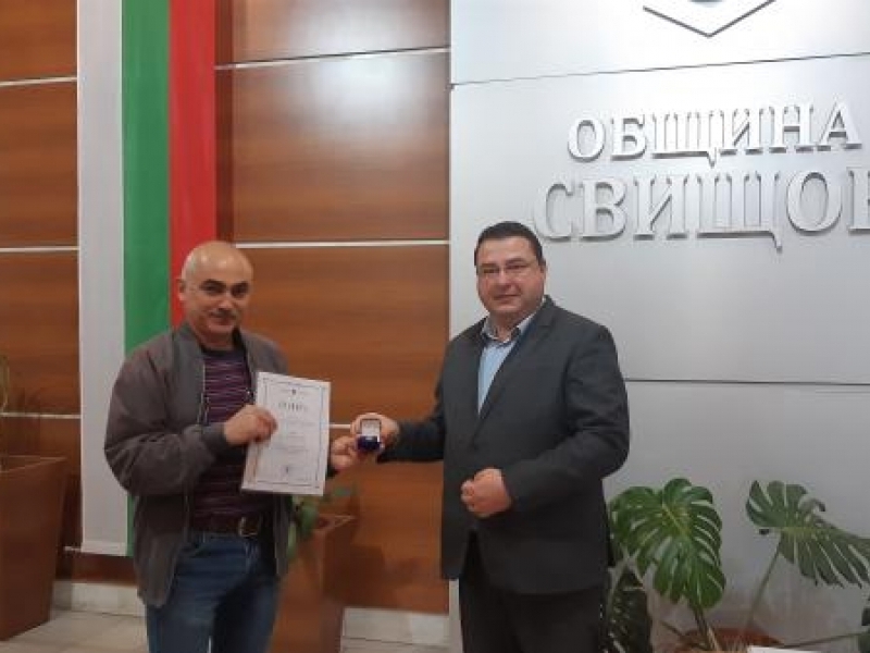 Кметът на Свищов отличи 8 служители от общинска администрация в Деня на българската община