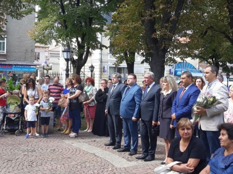 Националният празник за Съединението на България бе отбелязан в Свищов