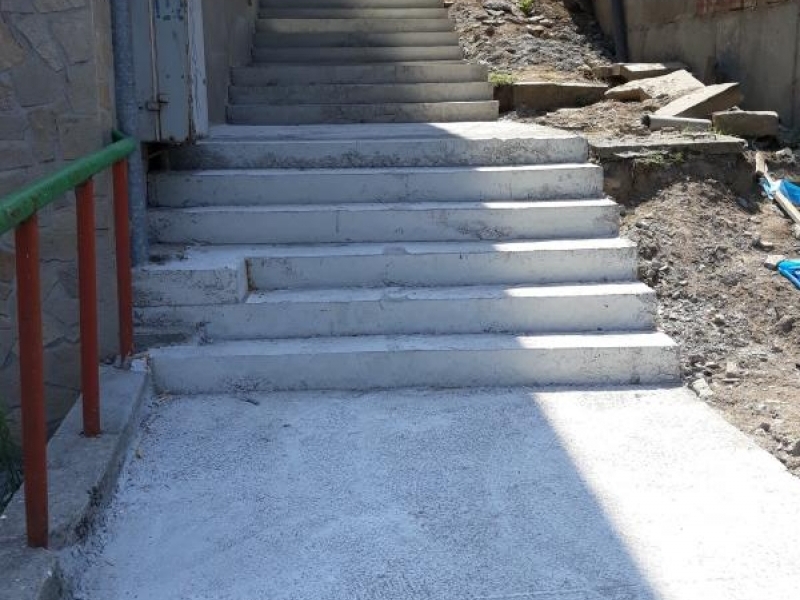 Нови стъпала свързват прекия път между улиците „Патриарх Евтимий“ и „Петър Парчевич“ в Свищов