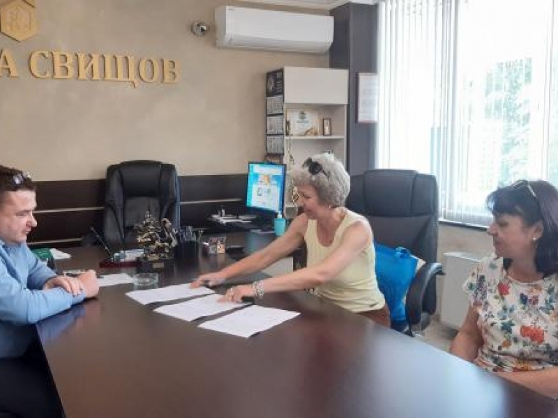 Колективният трудов договор със синдикалната организация на медицинските специалисти от детско и училищно здравеопазване към КНСБ бе сключен в Свищов 