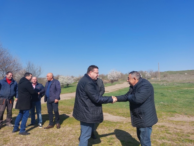 Официално стартират дейностите по реконструкция на довеждащия водопровод до черпателния резервоар в с. Хаджидимирово 