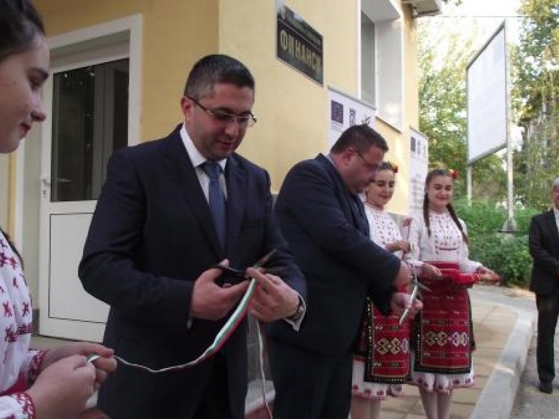 Министър Николай Нанков лично откри обновени обекти от интегрирания план за градско развитие в Свищов