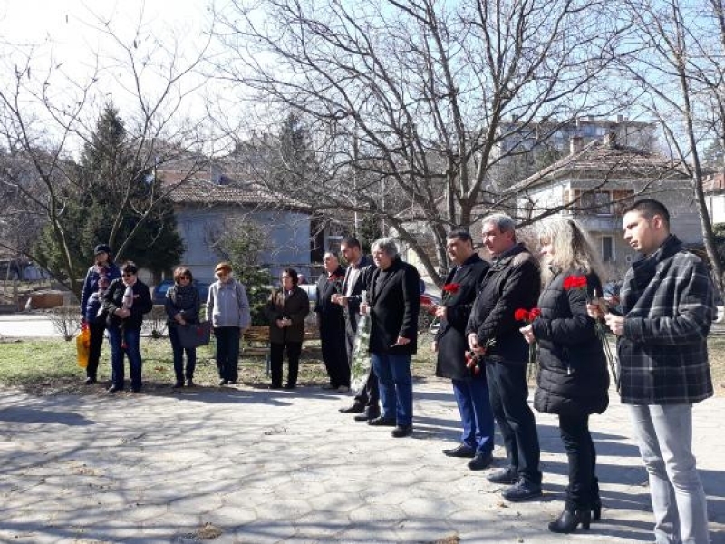 На 4 март в Свищов почетоха паметта на жертвите от земетресението през 1977 година  