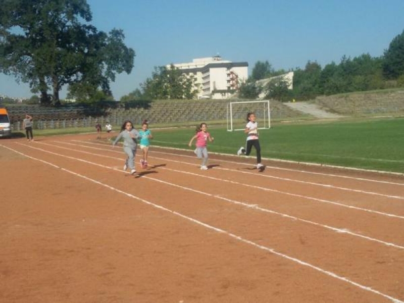 Десетки деца участваха в състезанието в памет на Желю Замфиров
