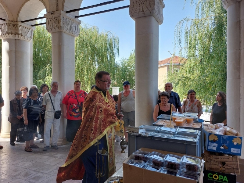 По инициатива на кмета на Свищов за осма поредна година социално слабите граждани получават топъл обяд за празника на града 