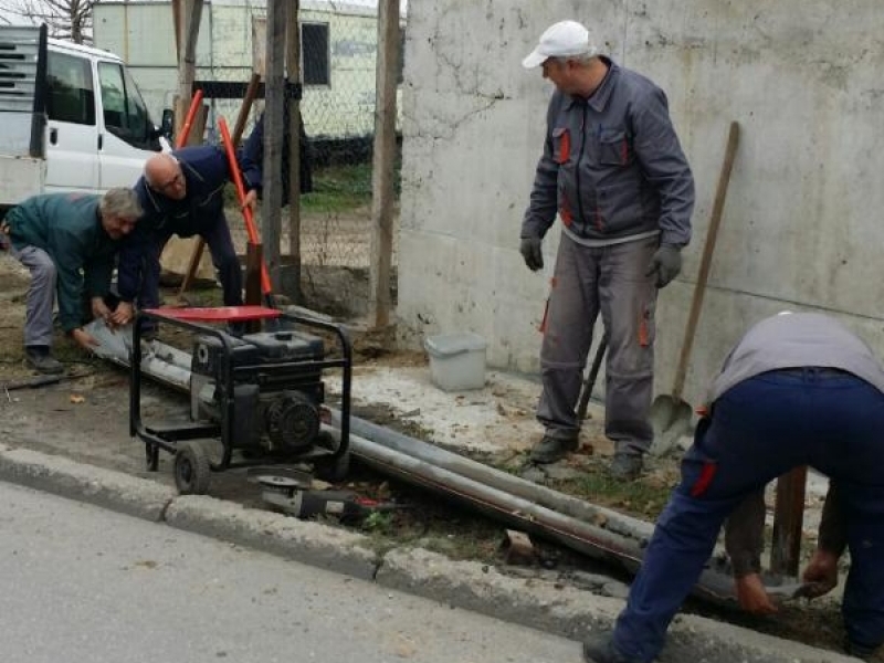 ОП „Чистота” обезопасиха пътен участък в Свищов по молба на граждани