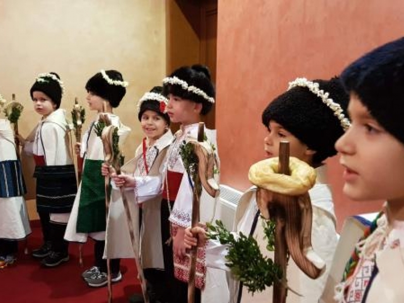 Коледарчета от ДГ «Калина Малина» и ДГ «Слънчо»  бяха скъпи гости  на община Свищов 