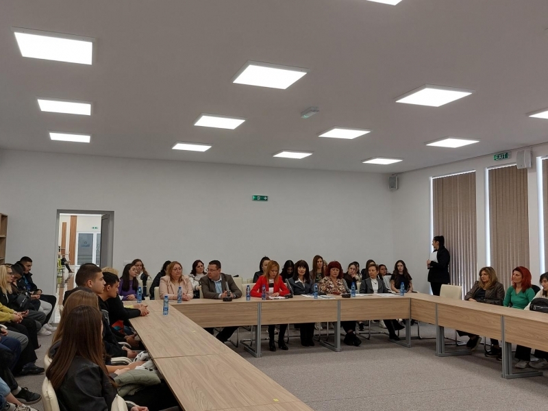 Приемна на тема „Политики за подкрепа на младите хора в община Свищов“ се проведе в Младежки център - Свищов 