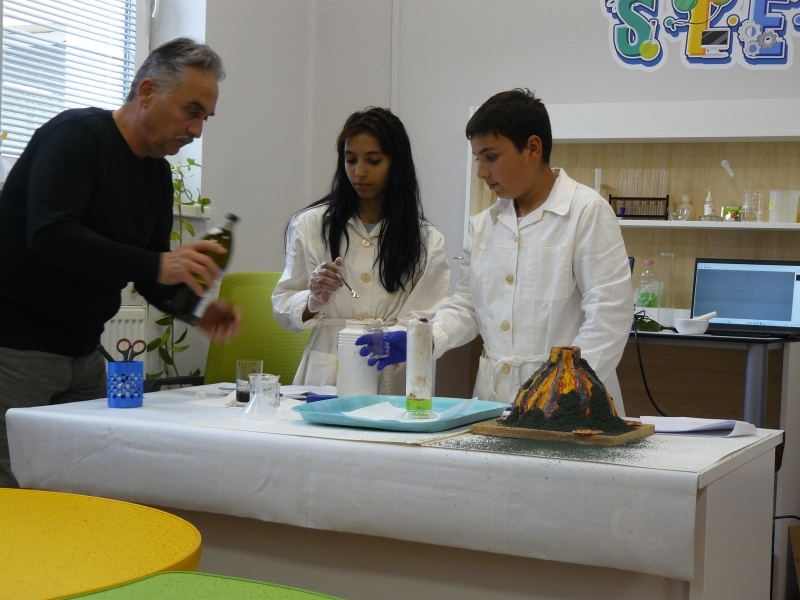 Модерен STEM център беше открит в ОУ „Св. св. Кирил и Методий“ – с. Овча могила 