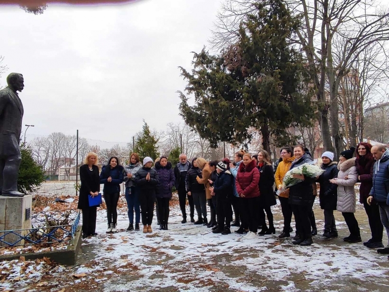 Служители от социалните услуги в  Свищов се включиха в честванията по повод 161-годишнината от рождението на Алеко Константинов