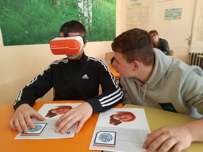 Иновативен урок с очила за виртуална реалност проведоха в Свищовска професионална гимназия