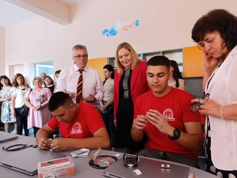Тържествено откриване на новия STEM център в СПГ „Алеко Константинов“ – Свищов 