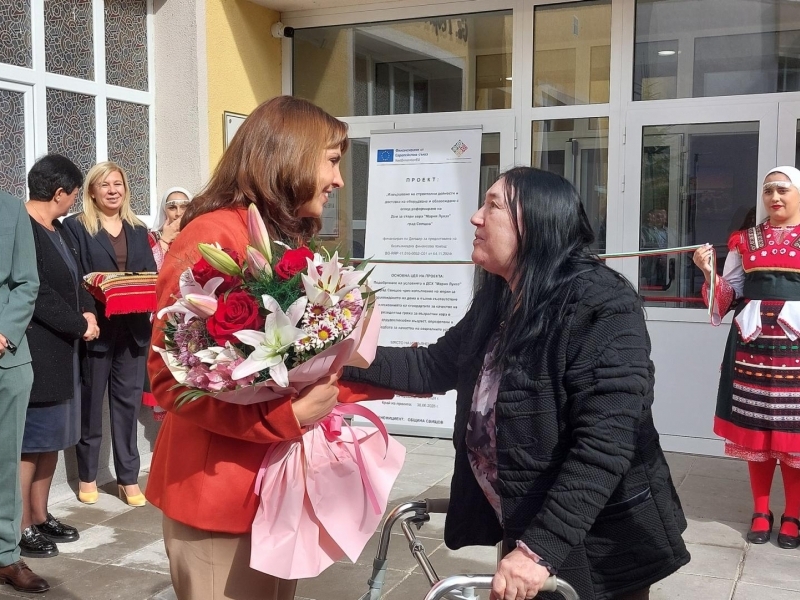 Министър Наталия Ефремова откри изцяло обновения Дом за стари хора „Мария Луиза“ в Свищов след мащабна реформа по НПВУ