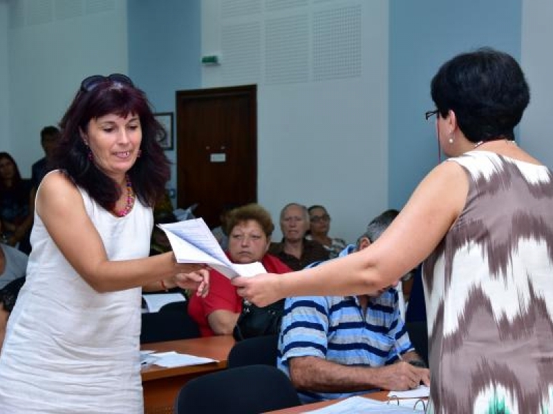 78 лични асистенти от община Свищов  подписаха трудовите си  договори 