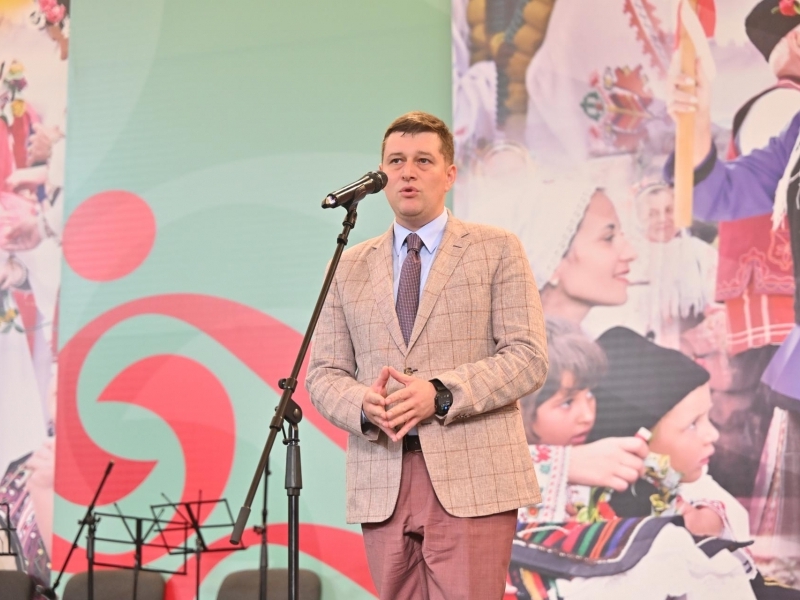 Генералният директор на БНР Милен Митев отличи кмета на Свищов Генчо Генчев с почетен знак на Българското национално радио