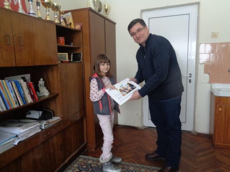 Ученици от СУ„Николай Катранов” победители в конкурс на „АЗ-буки” и МОН „Моето училище е най-хубаво"