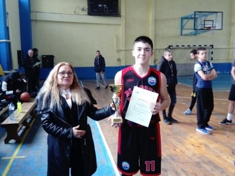 Отборът на СУ „Димитър Благоев“ – гр. Свищов спечели първо място в традиционния  баскетболен турнир за "Купата на Дарителя"