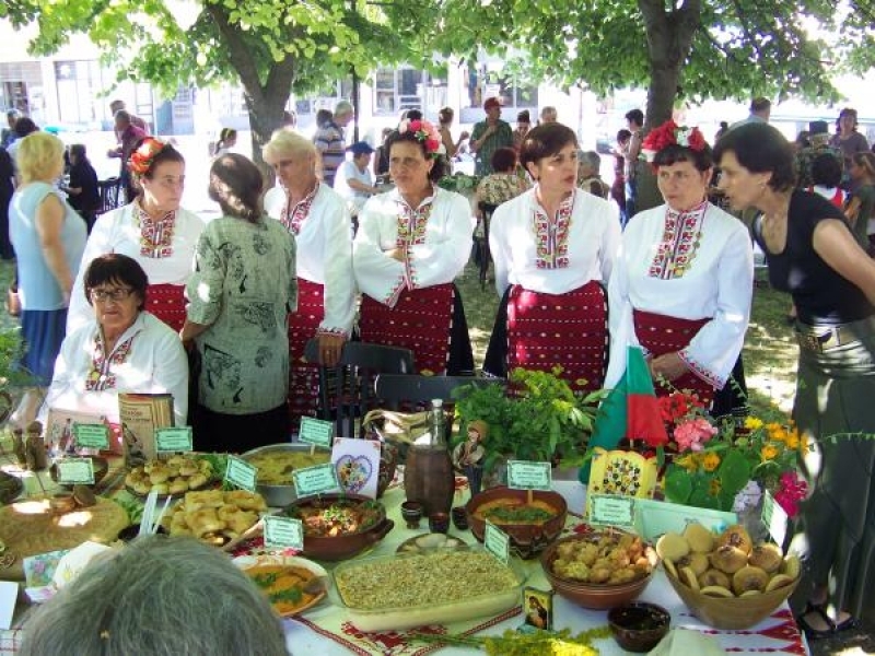 Десет щанда представиха в Овча могила ястия, характерни за свищовския регион