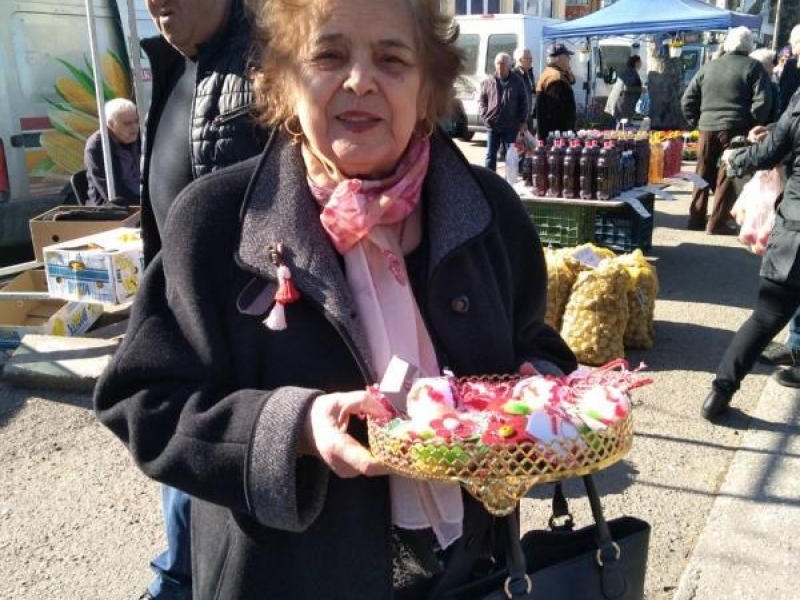 На празничния 1 март членовете на ККП "Щастливеца" дариха радост на всички посетители на пазар "Велешана" 